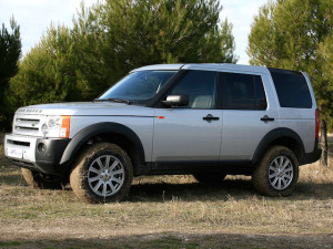 Land Rover Discovery3 ... vehicle like this was listed on TradeMe