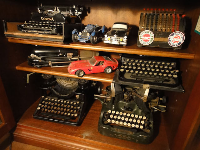 Fukuichi's hobby horse: tin toys and typewriters from the 1950s 