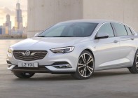 2018-holden-commodore-front-quarter